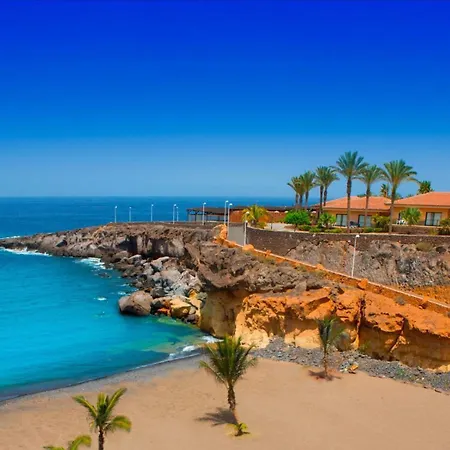 Apartment Poolside Escape *