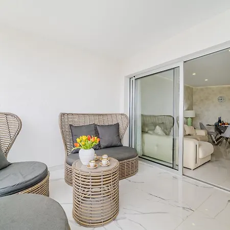 Poolside Escape - Heated Pool - Lounge Area - Ac *